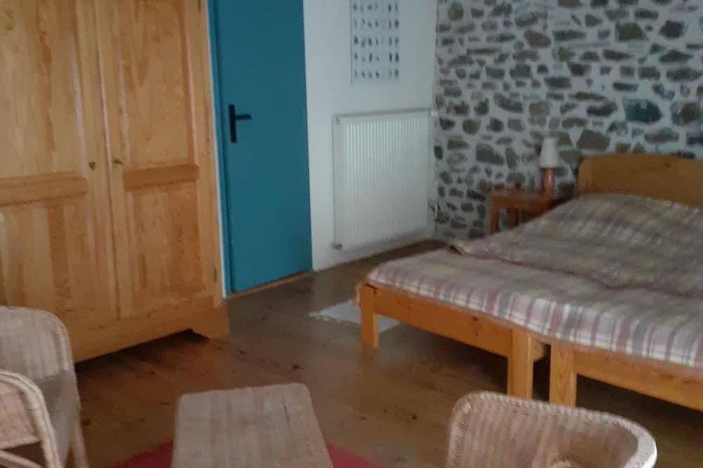 Yurt and eco-friendly rooms in the heart of nature, very quiet, vegetarian meals available in Beaulieu (Le Puy-en-Velay), Haute-Loire