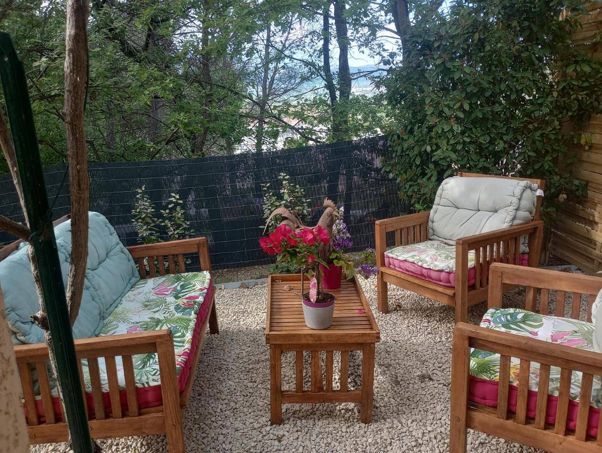 Appartement entier, Entre Vignes & Piano "Symphonie" studio 4 personnes in La Roque-d'Anthéron, Région d'Aix-en-Provence