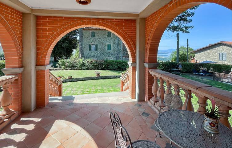 Appartamento intero, Accogliente appartamento con piscina, parcheggio e giardino a 200 m da La Posta di Arrigo in Passignano sul Trasimeno, Lago Trasimeno