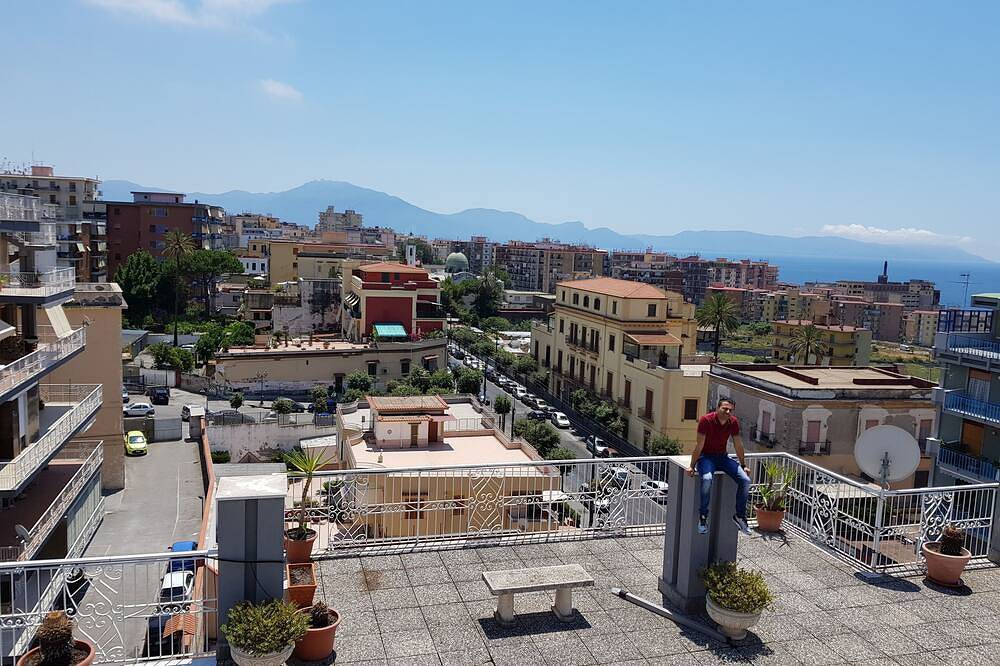 Entire apartment, Unesco Stay for up to 18 Guests - Two Full Apartments next-door,Private Complex! in Torre del Greco, Vesuvio National Park