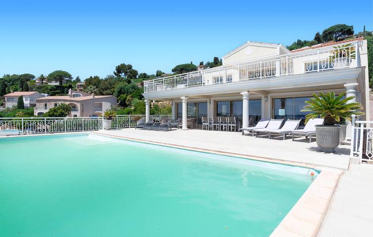 Ferienhaus für 10 Personen, mit Garten und Pool sowie Terrasse - 1