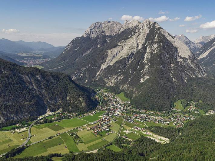 Ferienhaus für 10 Personen, mit Garten und Balkon sowie Sauna, kinderfreundlich in Leutaschklamm - 2