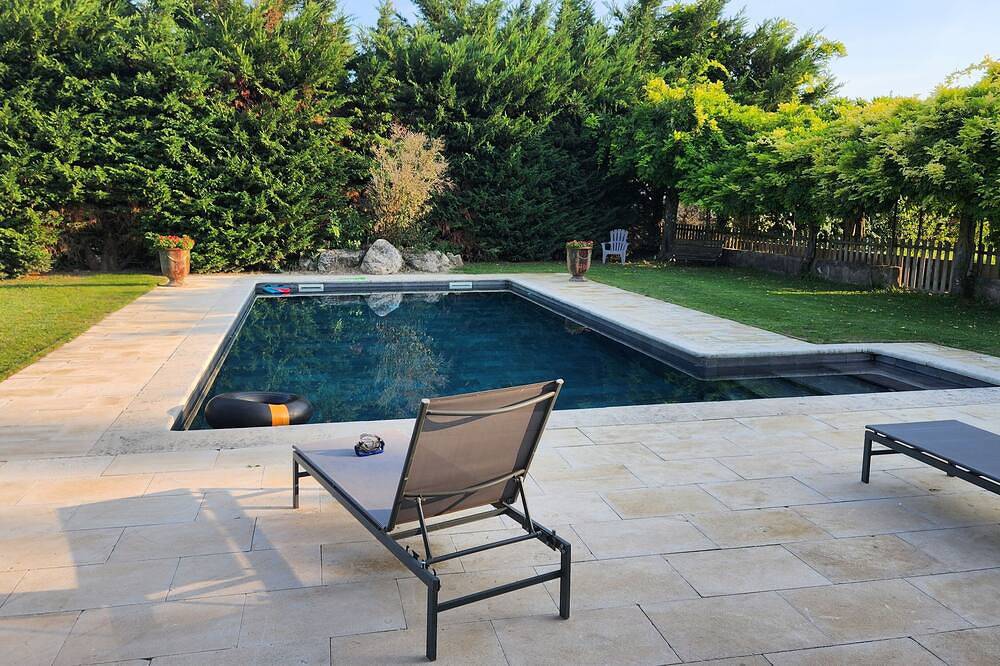 Luboregard, View of the Luberon, Gite De 45m² with swimming pool in Cheval-Blanc, Parc naturel régional du Luberon
