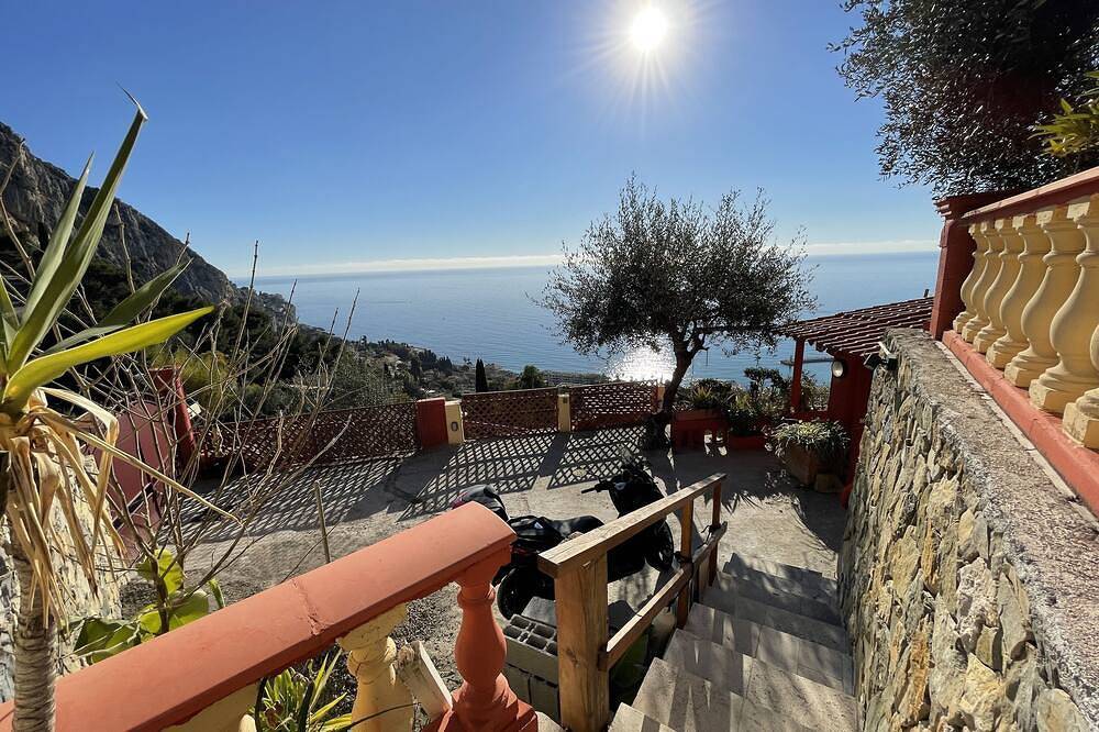 Villa de caractère avec magnifiques vues mer, piscine privée et jardin exotique in Menton, Région de Nice