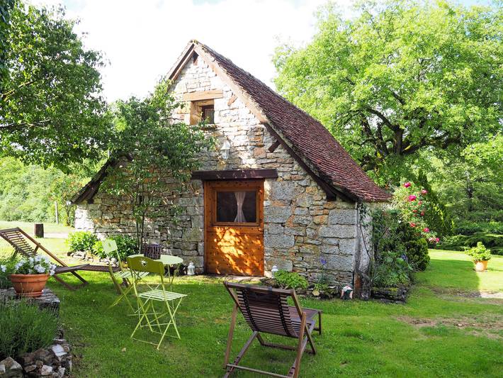 Gîte pour 3 personnes, avec piscine à Martel
