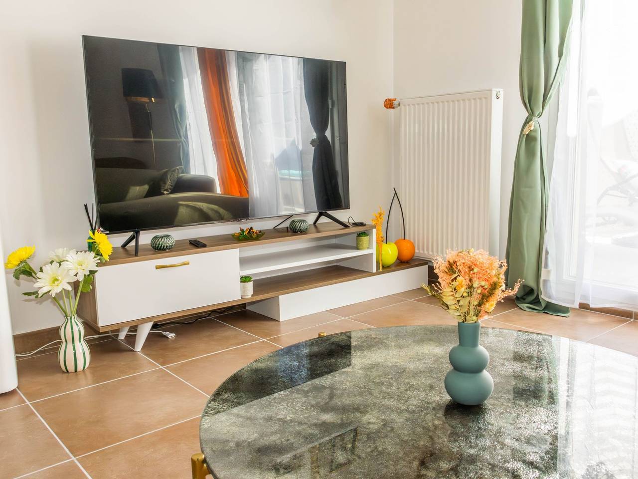 Ganze Wohnung, Gemütliches Condo mit wunderschönem, ruhigem Bergblick in Cluses, Region Bonneville