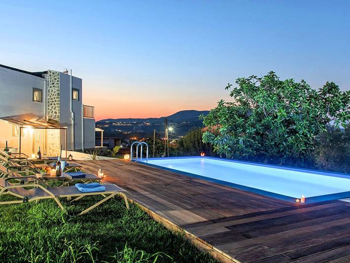 Location de vacances pour 8 personnes, avec jardin ainsi que terrasse et piscine dans Georgioupoli - 2