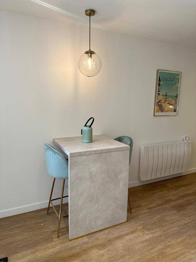 Gîte pour 2 personnes, avec piscine ainsi que jardin et terrasse à Ranville - 2