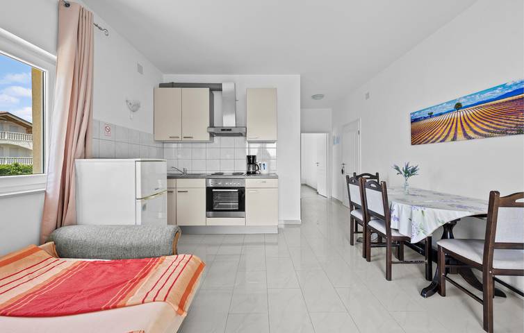 Ganze Ferienwohnung, Gemütliche 62 m² große Wohnung mit Terrasse, WLAN und Parkplatz in Strandnähe (1 km) in Vodice, Šibenik-Knin