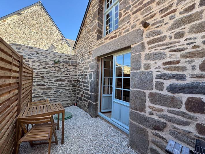 Gîte pour 2 personnes, avec Terrasse ainsi que Jardin et Vue à Saint-Suliac