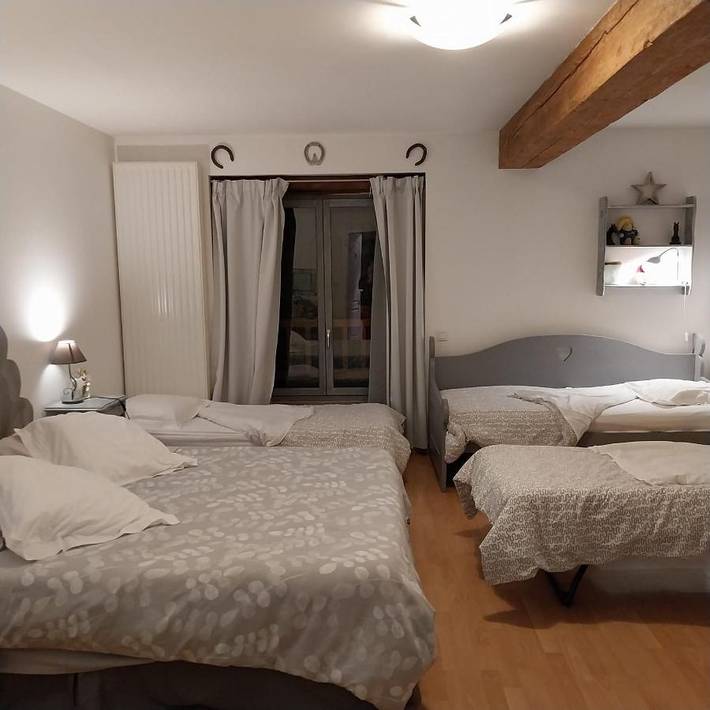 Chambre d’hôte pour 5 personnes, avec jardin ainsi que sauna et jacuzzi à Lescheroux
