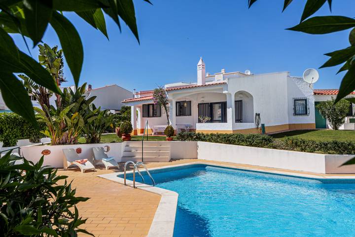 Villa for 6 people, with Garden in Albufeira