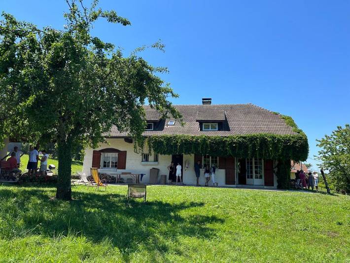 Location de vacances pour 22 personnes, avec vue ainsi que jardin et terrasse, animaux acceptés à Montcel