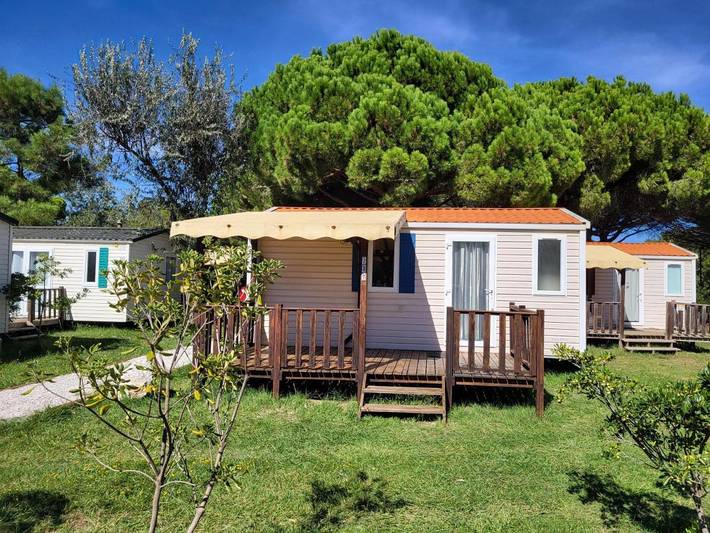 Appartement de vacances pour 4 personnes, avec jardin et vue ainsi que bassin pour enfant et piscine