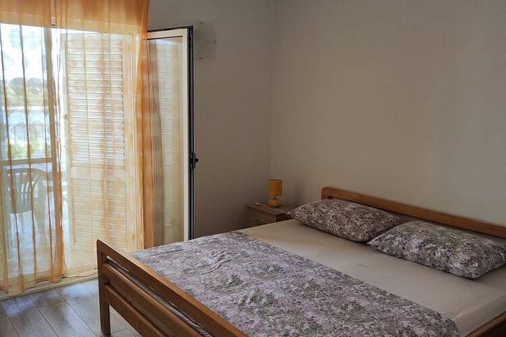 Holiday Home Maja - Four Bedroom Holiday Home with Terrace and Sea View in Maslinica, Solta