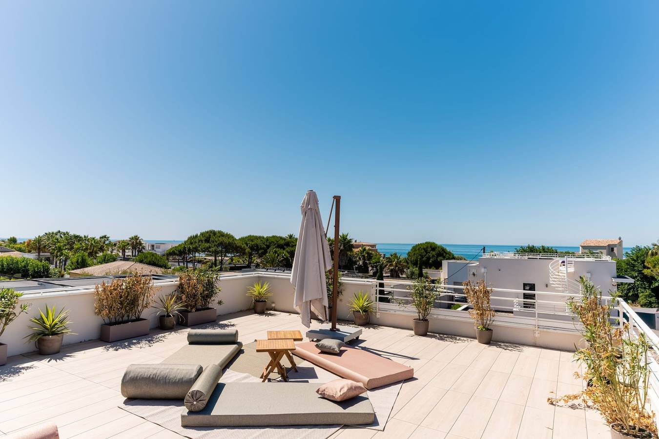 Villa Maya · Rooftop accès plage piscine chauffée in Grau-d'Agde, Agde