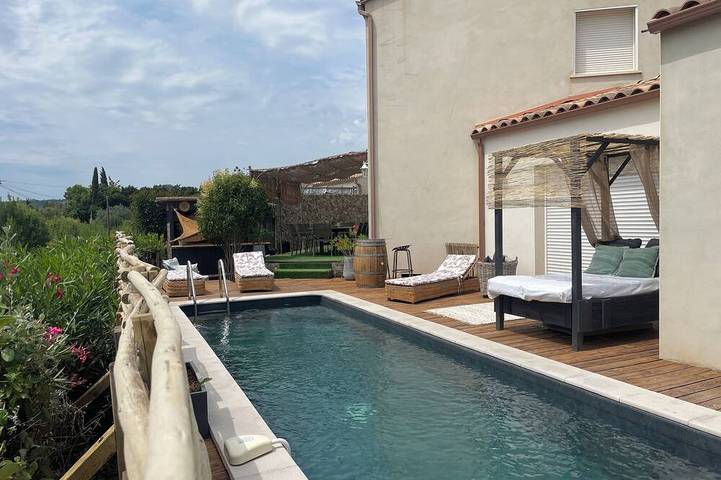 Location de vacances pour 8 personnes, avec terrasse et jardin à Saint-Chinian