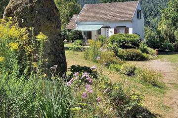 Gîte pour 4 personnes, avec jardin et terrasse à Chalaux (homonymie)