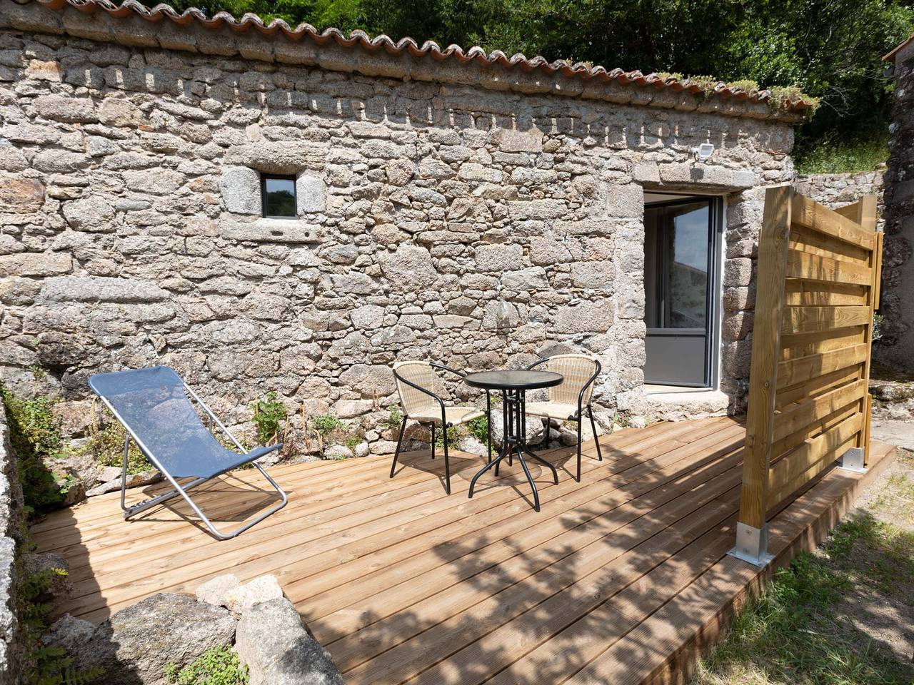 Renoviertes Studio am Flussufer mit Terrasse - perfekt für 2 Personen in Mortagne-sur-Sèvre, Loire-Tal