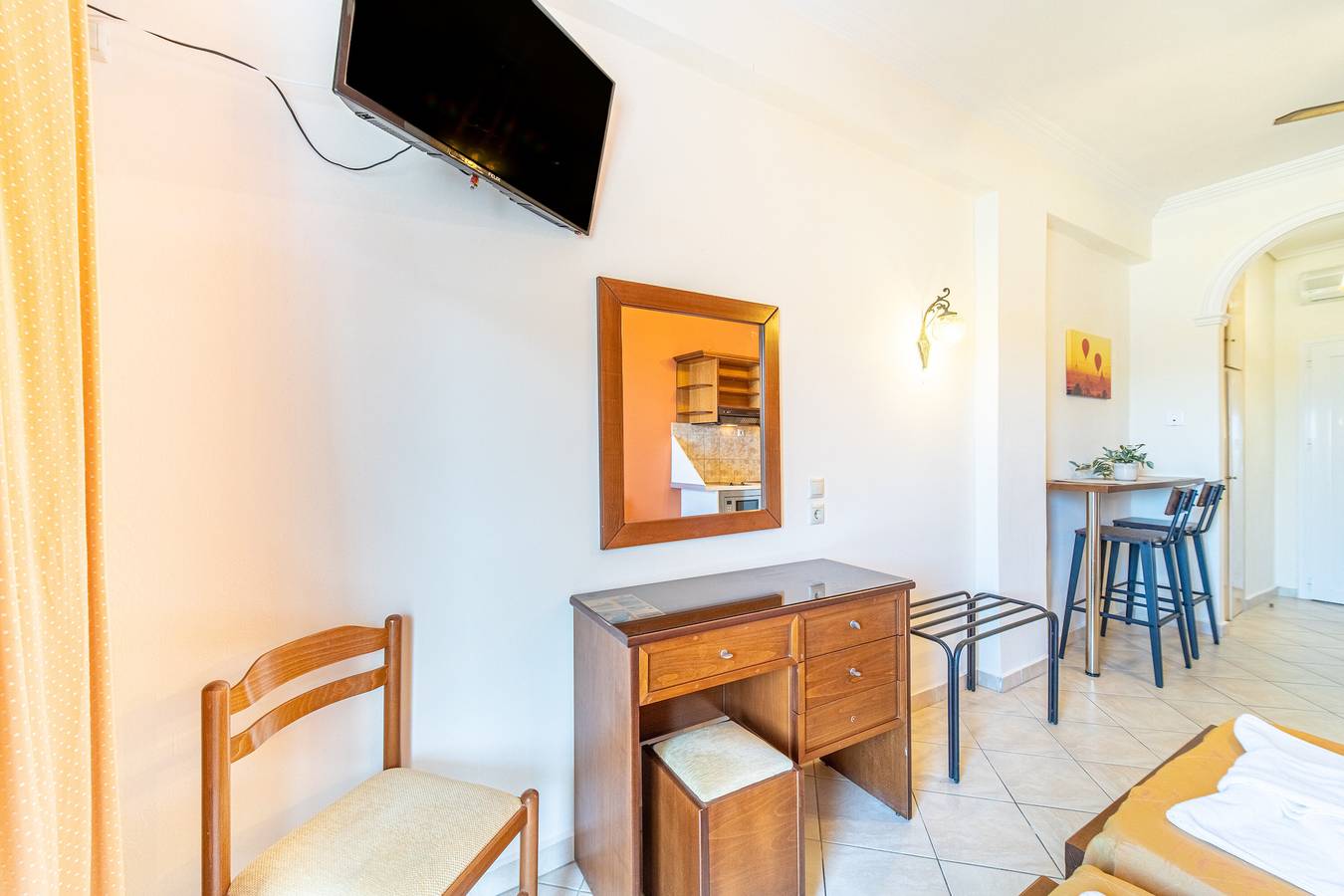 Entire studio, Studio Apartment "Mazis Studio A2" with Sea View, Balcony & Wi-Fi in Agios Gordios, Corfu