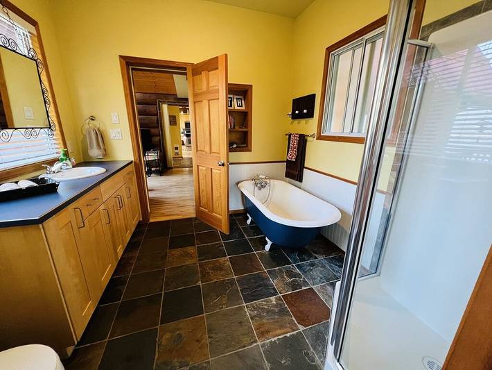 Cabane en bois pour 4 personnes, avec balcon ainsi que jardin et jacuzzi, animaux acceptés dans Canada - 4