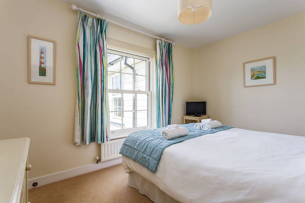 Sands End -  a cottage that sleeps 4 guests  in 2 bedrooms in Camber, East Sussex