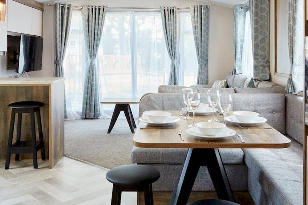 Glamping for 4 People in Northampton, Northamptonshire