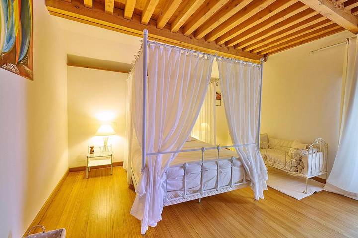 Location de vacances pour 8 personnes, avec jardin et terrasse à La Roche-en-Brenil