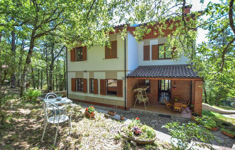 Accogliente appartamento di 200 m² con Wi-Fi, aria condizionata, parcheggio e angolo relax in giardino in Scheggia, Anghiari