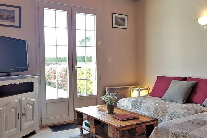 Location de vacances pour 2 personnes, avec jardin ainsi que terrasse et piscine à Puygouzon - 2