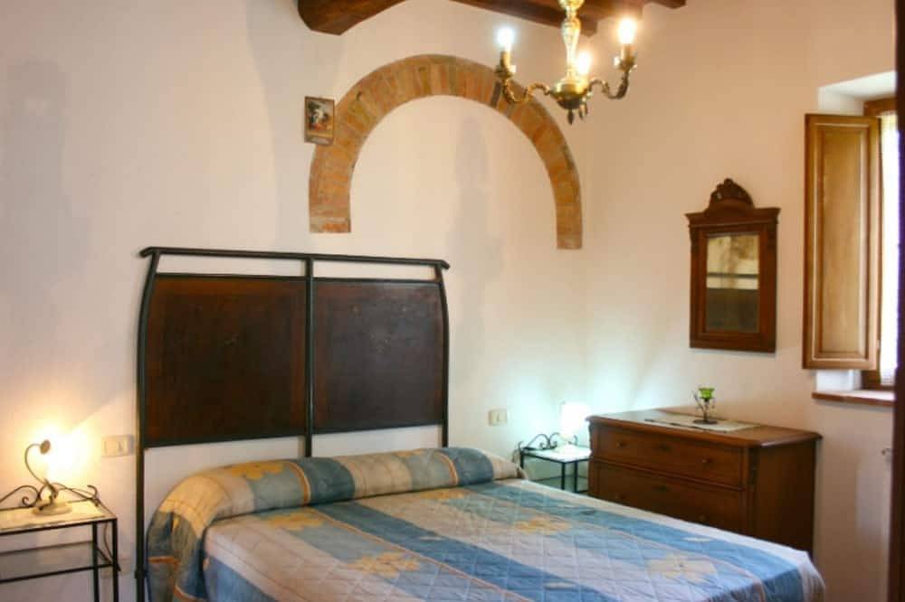 Beautiful Villa for 15. Panoramic sitting area. Pool, Tennis, table tennis, children playground, in Torrita di Siena, Siena Provinz