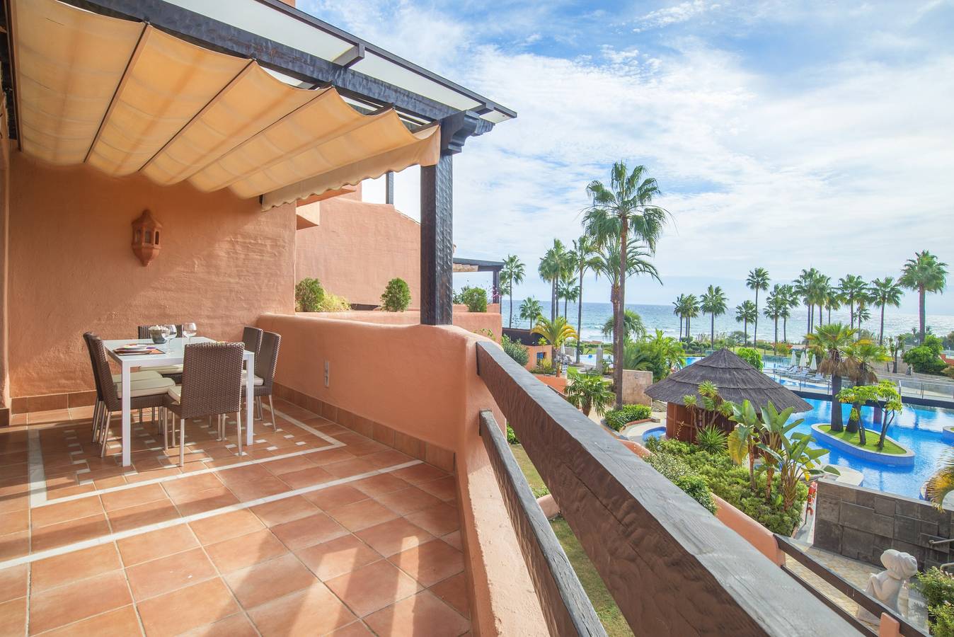 Ganze Wohnung, Strandapartment mit Meerblick in Estepona in Reinoso, Estepona
