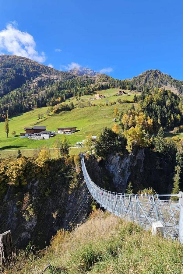 Ferienwohnung für 4 Personen, mit Balkon und Terrasse sowie Garten und Ausblick in Virgen