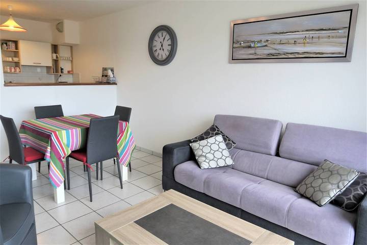 Appartement entier, Appartement Vue Mer avec terrasse et Wifi à Perros-Guirec in Perros-Guirec, Côte de Granit Rose