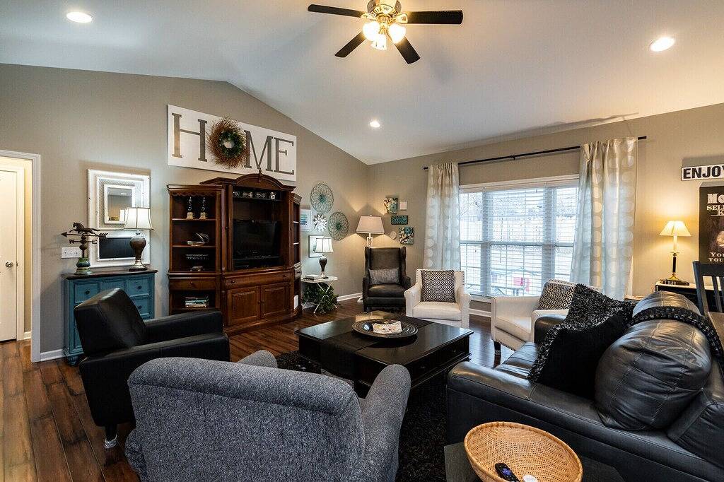 One Street, 3 Riesige Häuser / See / Wasserpark 1 Meile - Omahas # 1 Reunions / Family Home in Omaha, Nebraska