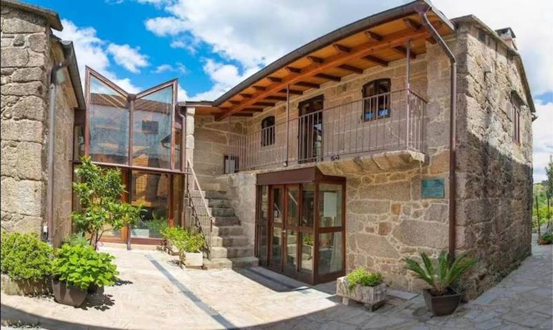 Chalet para 3 personas, con vistas además de jardín y piscina en Comarca de Pontevedra - 4