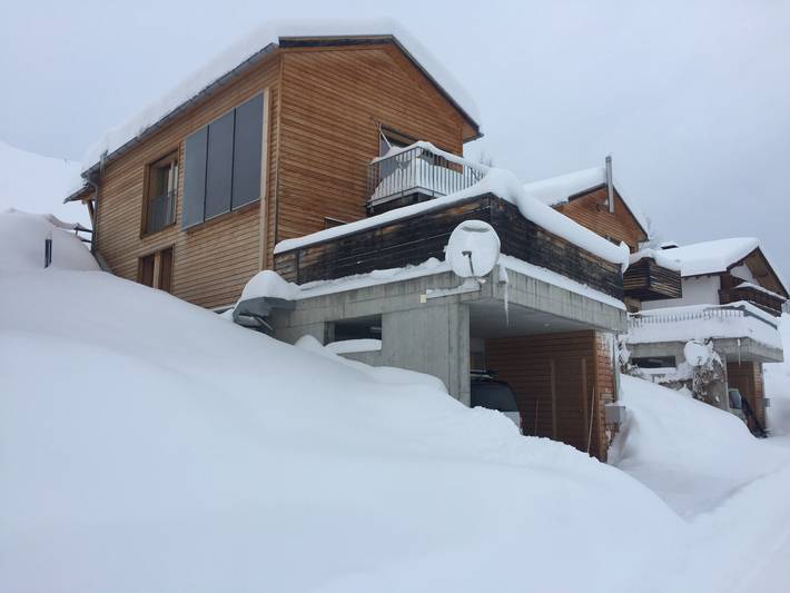 Ferienhaus für 6 Personen, mit Balkon und Terrasse sowie Whirlpool und Garten in Lumnezia