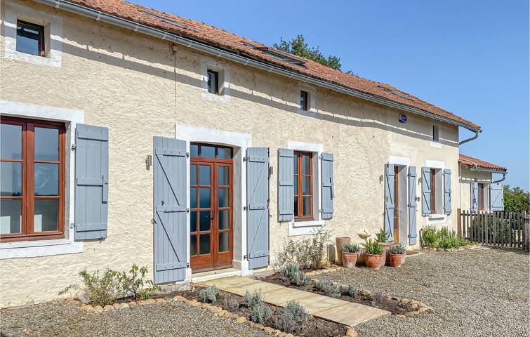 Location de vacances pour 8 personnes, avec Terrasse ainsi que Jardin et Piscine à Malabat