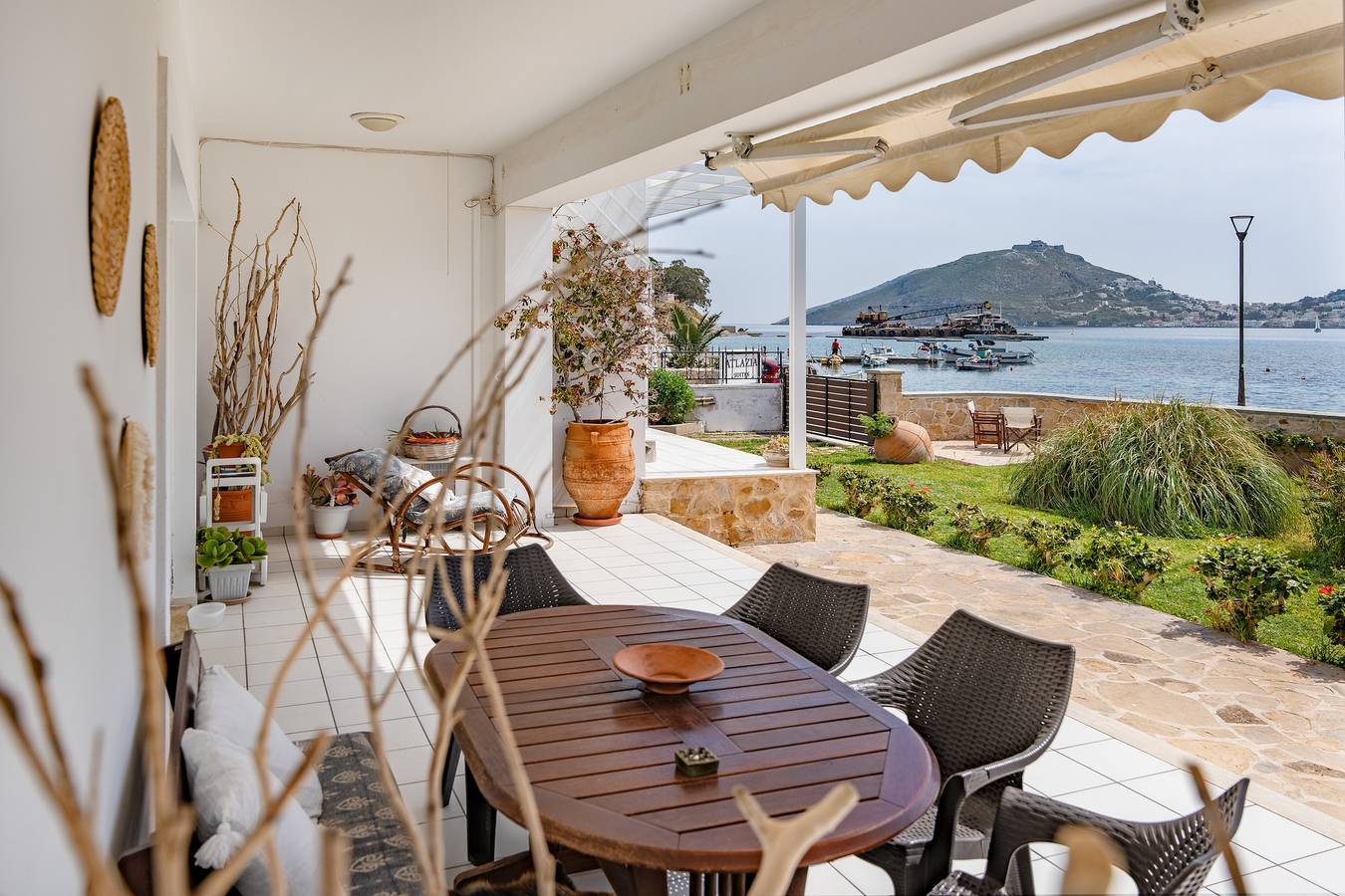 Villa 'Peristeri' with Sea View, Wi-Fi and Air Conditioning in Leros