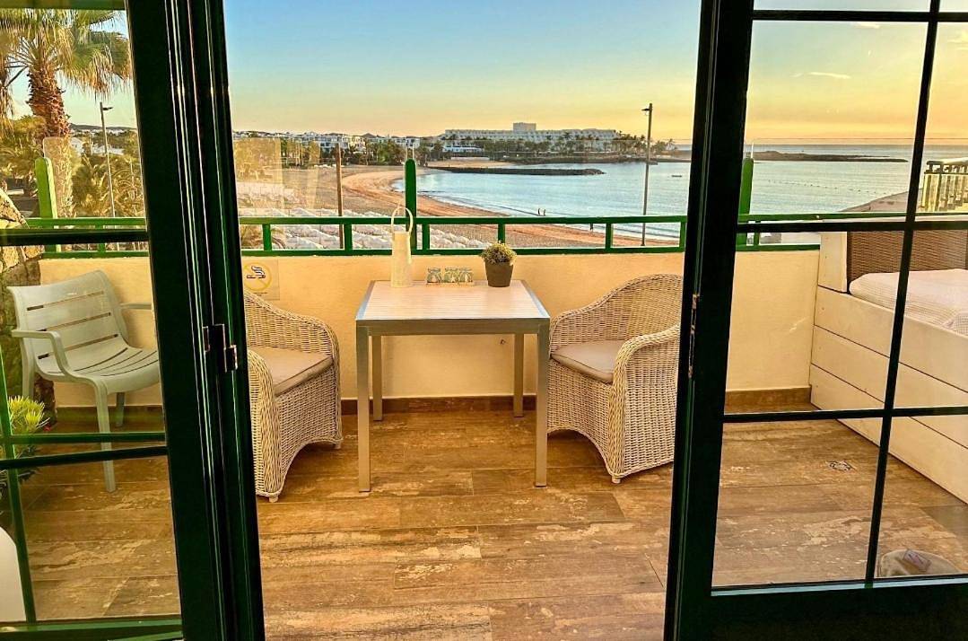 Entire apartment, Beach House in Playa Bastián, Teguise