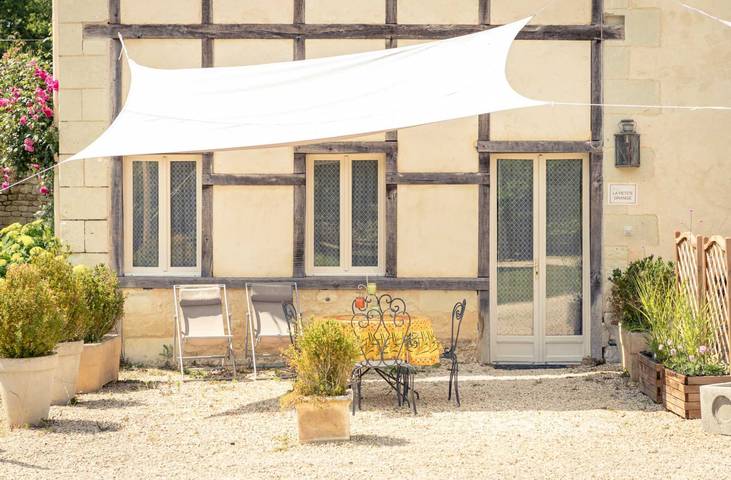 Gîte pour 4 personnes, avec terrasse et jardin ainsi que piscine et sauna à Saires