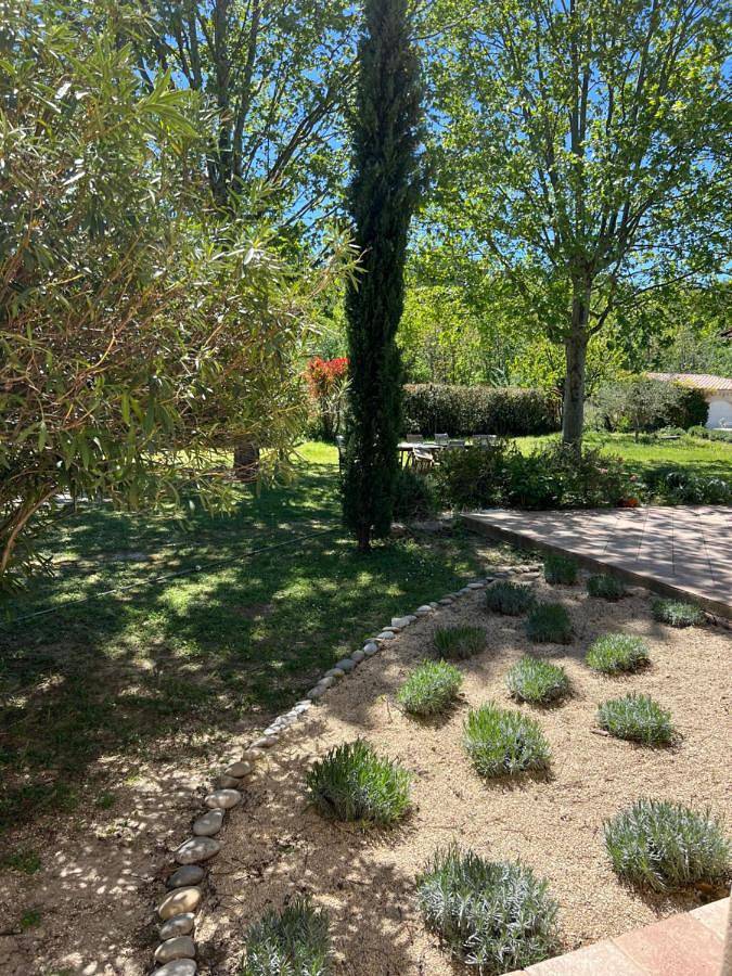 Gîte pour 2 personnes, avec Terrasse ainsi que Jardin et Piscine à Lourmarin - 4