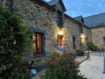 Chambre d’hôte pour 2 personnes, avec Terrasse et Jardin ainsi que Piscine et Vue à Guer
