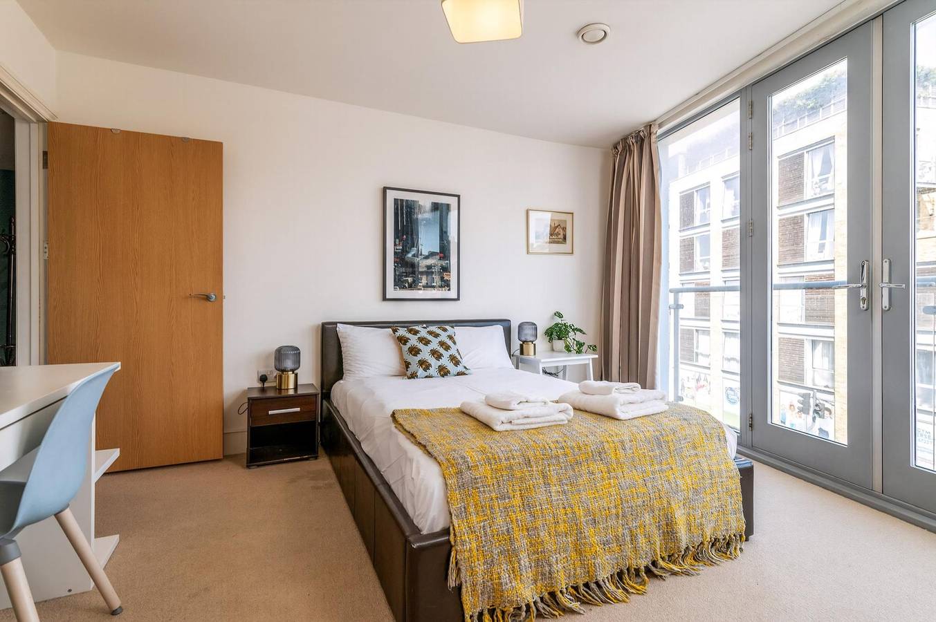 Entire apartment, Kra - Bright & Spacious Battersea Flat in Wandsworth, London