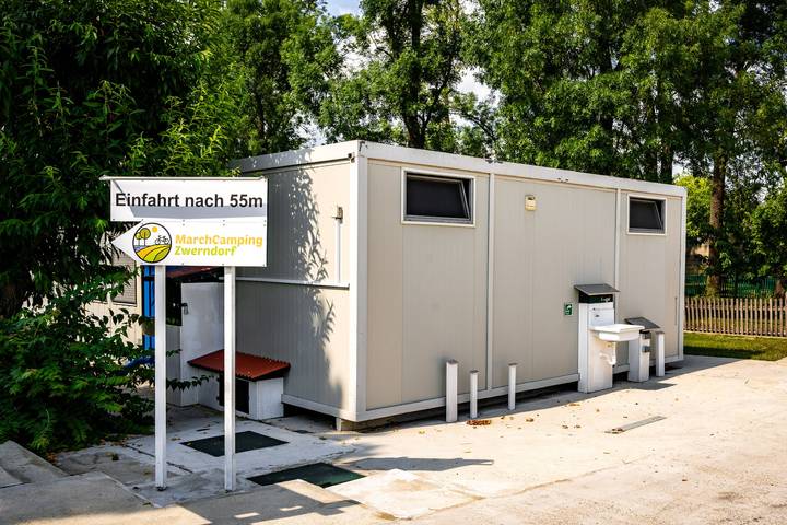 Marchcamping Zwerndorf - Wohncontainer 1 (mit Gemeinschaftsduschen/-Wc) in Zwerndorf, Weiden an der March