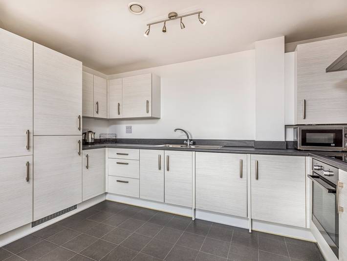 Entire apartment, Central Modern Flat with Parking - Pass the Keys in Chichester, West Sussex
