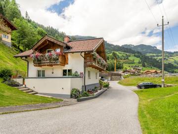 Ferienwohnung für 6 Personen, mit Garten und Ausblick sowie Balkon, mit Haustier in Großarl