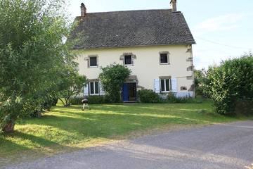 Gîte pour 8 personnes, avec jardin à Bourg-Lastic