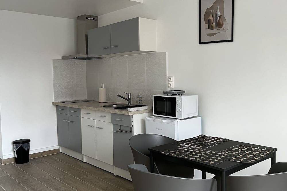 Entire apartment, 2 Pièces Tout Confort Proche Aéroport Charles de Gaulle Le Bourget Villepinte in Le Blanc-Mesnil, Seine-Saint-Denis