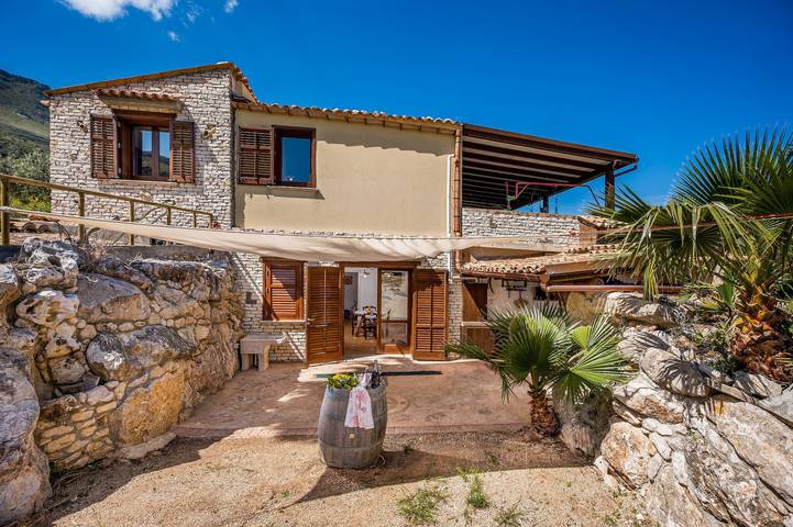 Gîte pour 4 personnes, avec vue sur l’océan et jardin ainsi que vue et terrasse à Scopello - 2